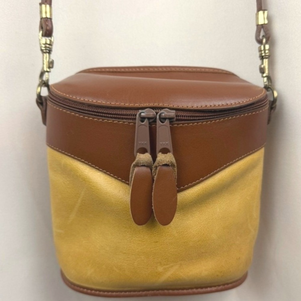 Vintage UNISA Brown Tan Pouch Leather Zipper Crossbody Purse Boho Festival USA